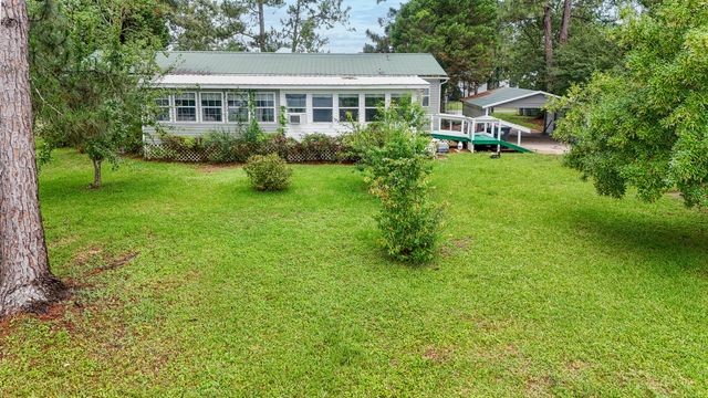 757 Paradise Island Drive, Defuniak Springs, FL 32433