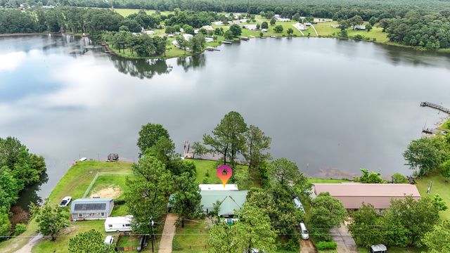 757 Paradise Island Drive, Defuniak Springs, FL 32433