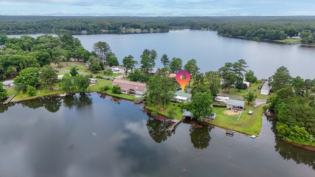757 Paradise Island Drive, Defuniak Springs, FL 32433