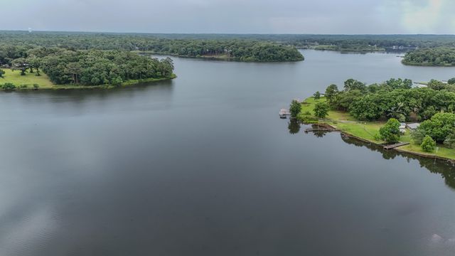 757 Paradise Island Drive, Defuniak Springs, FL 32433