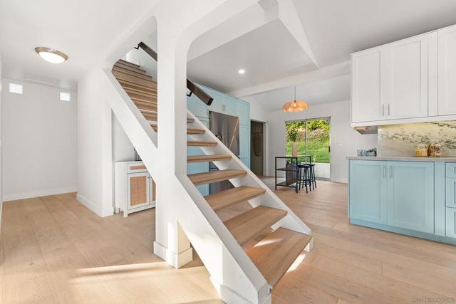 3306 Donna Dr, Carlsbad, CA 92008