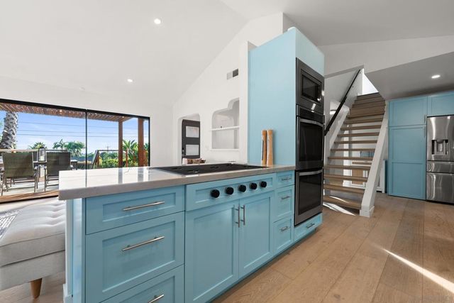 3306 Donna Dr, Carlsbad, CA 92008