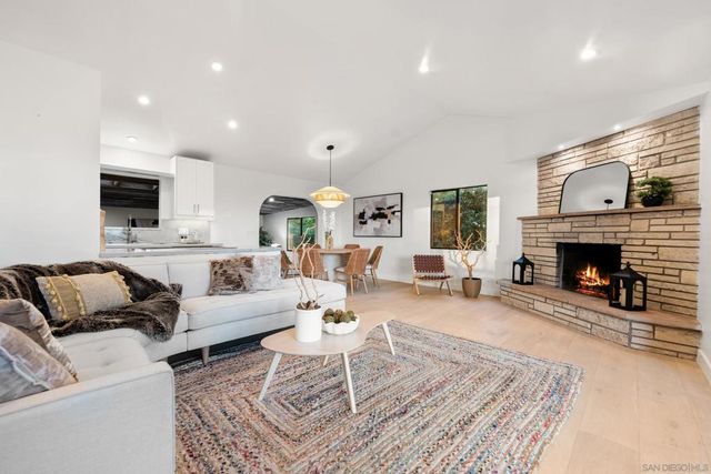 3306 Donna Dr, Carlsbad, CA 92008