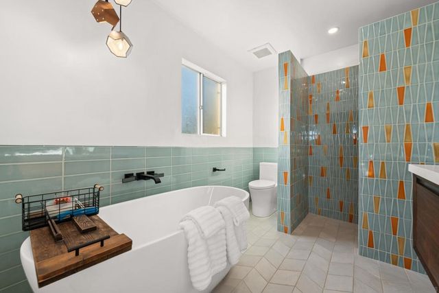 3306 Donna Dr, Carlsbad, CA 92008