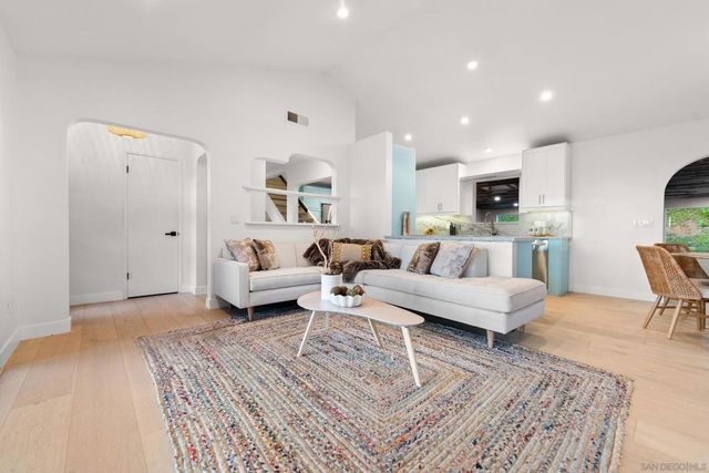 3306 Donna Dr, Carlsbad, CA 92008