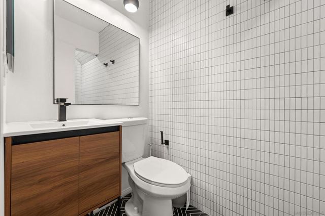 3306 Donna Dr, Carlsbad, CA 92008