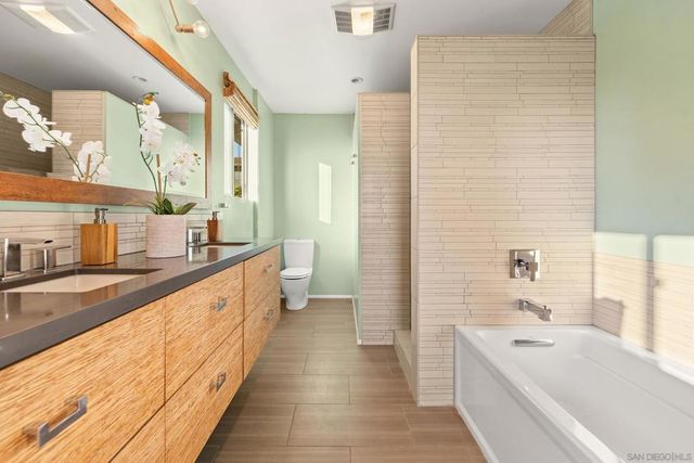 3306 Donna Dr, Carlsbad, CA 92008