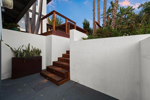 3306 Donna Dr, Carlsbad, CA 92008