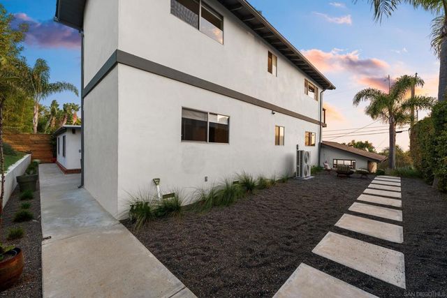 3306 Donna Dr, Carlsbad, CA 92008