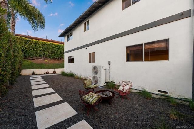 3306 Donna Dr, Carlsbad, CA 92008