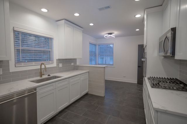 6614 W Belmont Avenue, Chicago, IL 60634