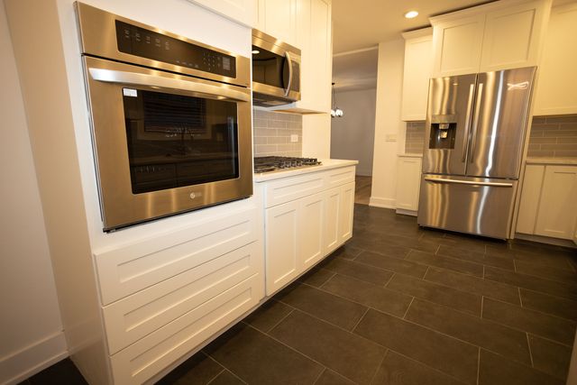 6614 W Belmont Avenue, Chicago, IL 60634