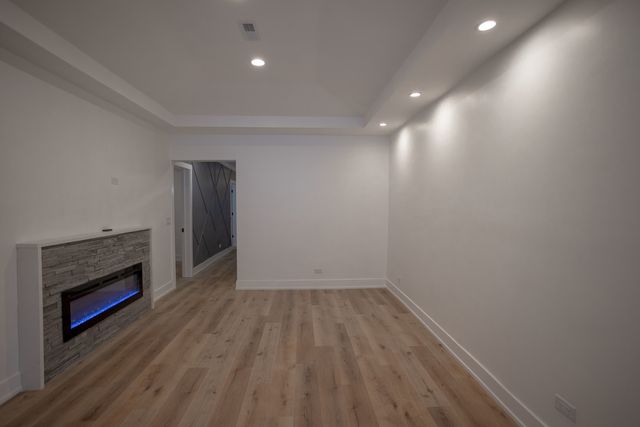 6614 W Belmont Avenue, Chicago, IL 60634