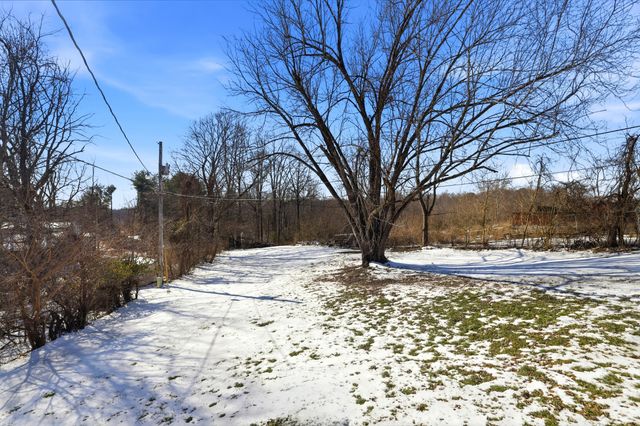 1501 Sand Hill Road, Irvine, KY 40336