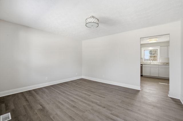 1501 Sand Hill Road, Irvine, KY 40336