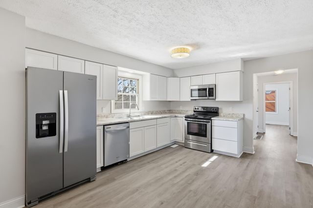 1501 Sand Hill Road, Irvine, KY 40336