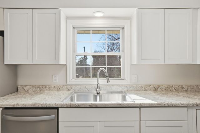 1501 Sand Hill Road, Irvine, KY 40336