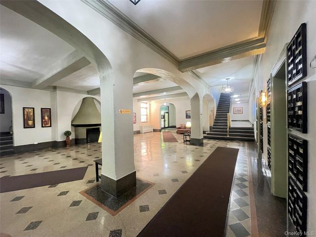 35-27 81ST 6E, Jackson Heights, NY 11372