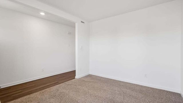 158 Cressmoor Boulevard, Hobart, IN 46342