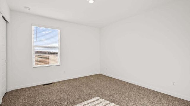 158 Cressmoor Boulevard, Hobart, IN 46342