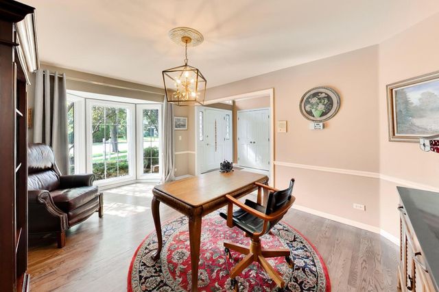 1309 S Pine Avenue, Arlington Heights, IL 60005