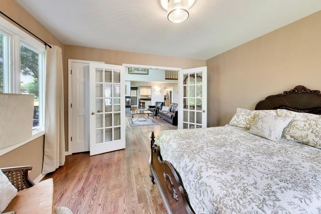 1309 S Pine Avenue, Arlington Heights, IL 60005