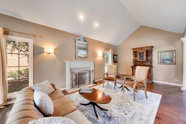 1309 S Pine Avenue, Arlington Heights, IL 60005