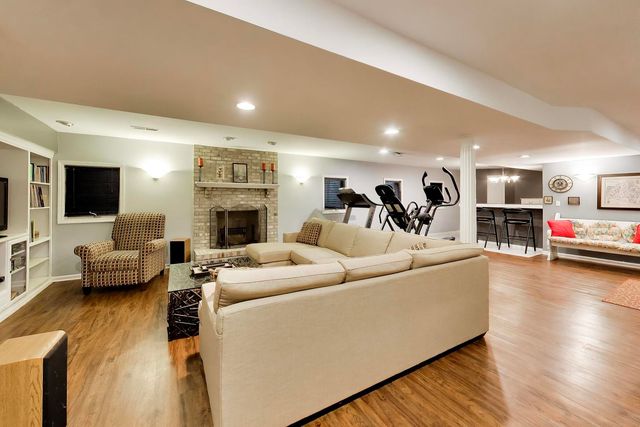 1309 S Pine Avenue, Arlington Heights, IL 60005