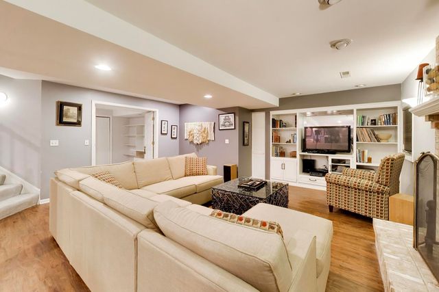 1309 S Pine Avenue, Arlington Heights, IL 60005