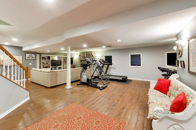 1309 S Pine Avenue, Arlington Heights, IL 60005