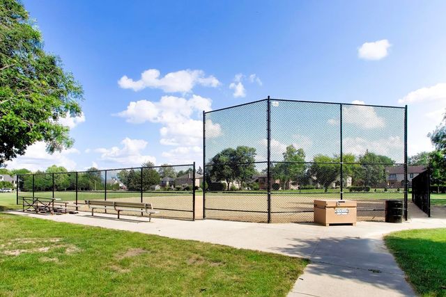 1309 S Pine Avenue, Arlington Heights, IL 60005