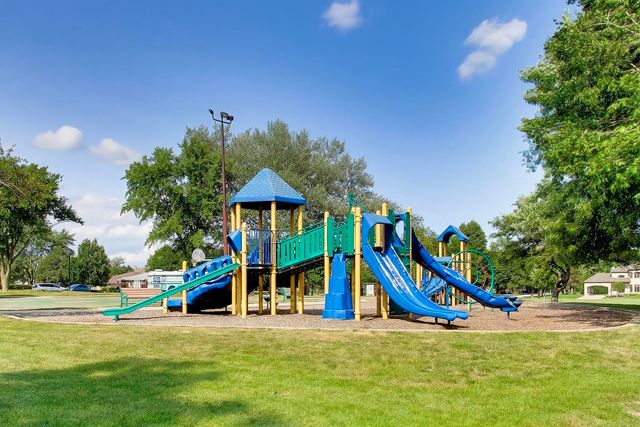 1309 S Pine Avenue, Arlington Heights, IL 60005