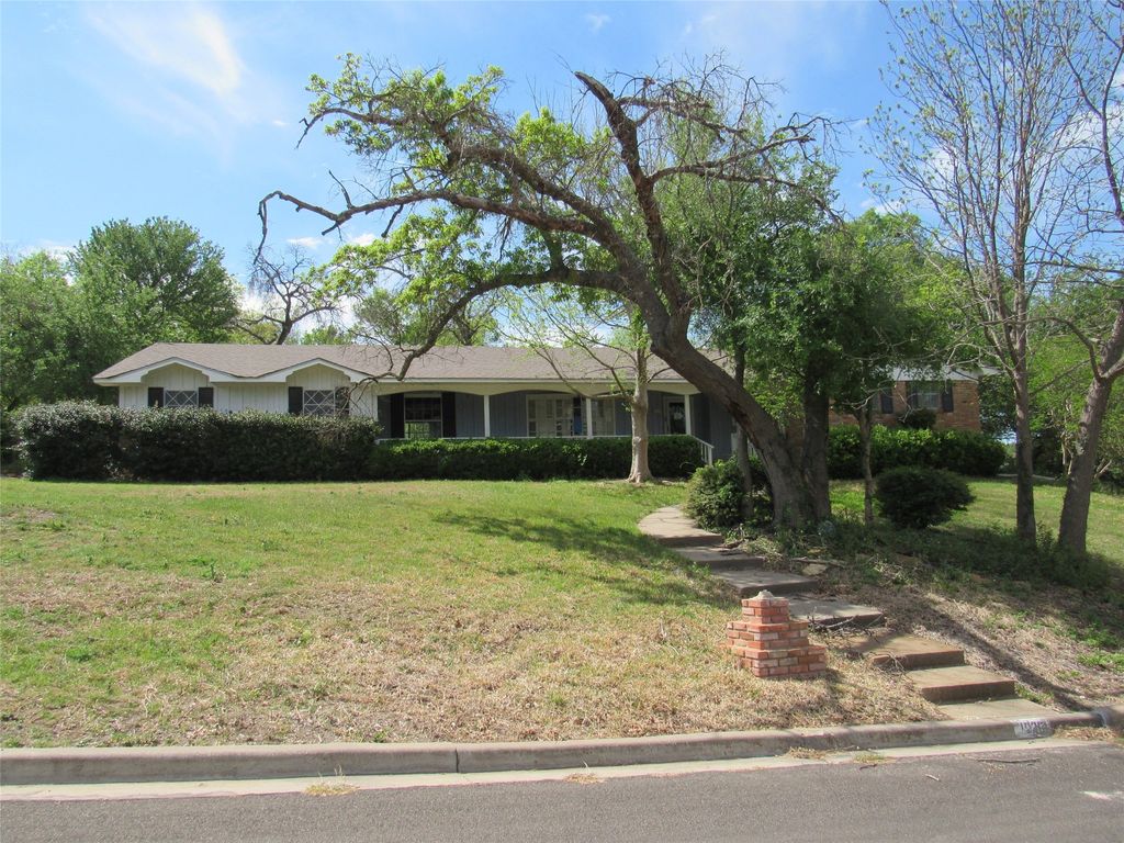 1026 Bob O Link Drive, Woodway, TX 76712