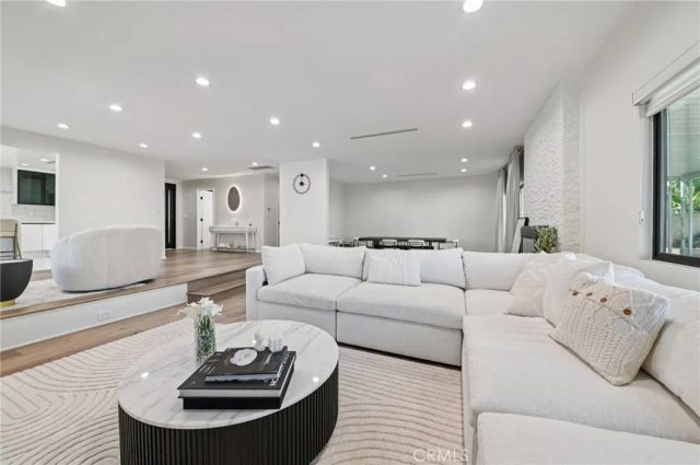 15937 Londelius Street, North Hills, CA 91343