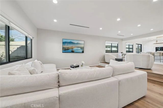 15937 Londelius Street, North Hills, CA 91343