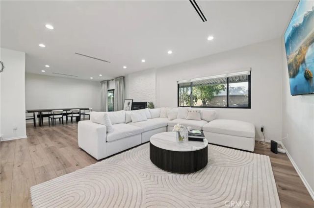 15937 Londelius Street, North Hills, CA 91343