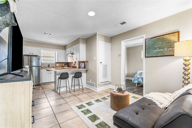 436 Ball Street, Grapevine, TX 76051