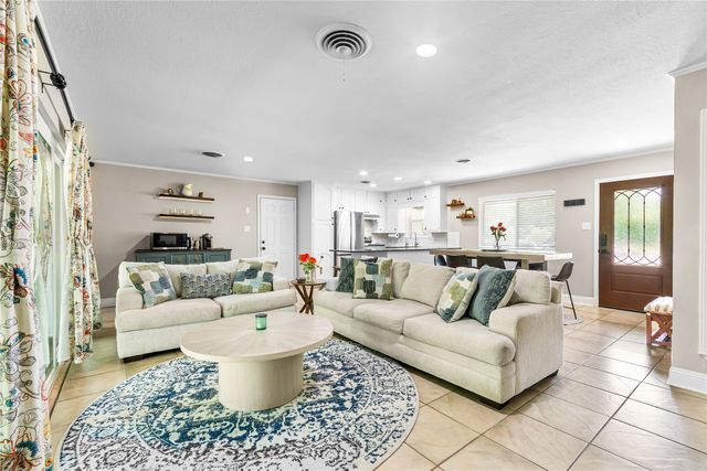 436 Ball Street, Grapevine, TX 76051
