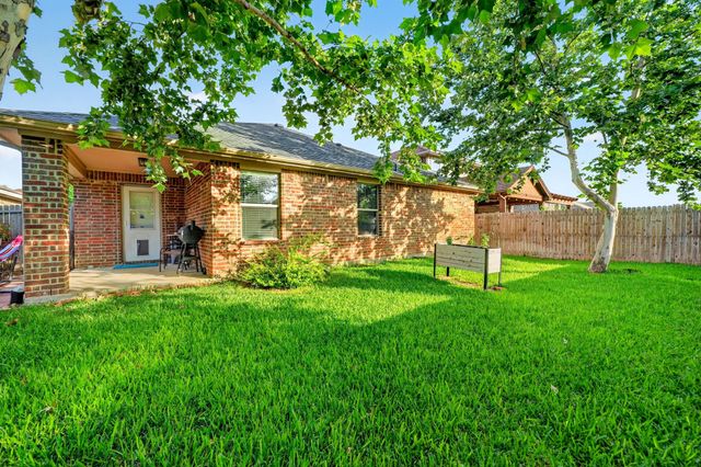 2011 Crosby Drive, Forney, TX 75126