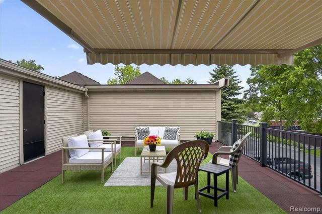 8127 Colony Drive 21, Grosse Ile, MI 48138