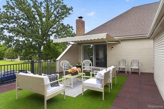8127 Colony Drive 21, Grosse Ile, MI 48138