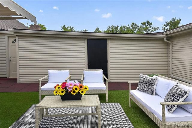 8127 Colony Drive 21, Grosse Ile, MI 48138