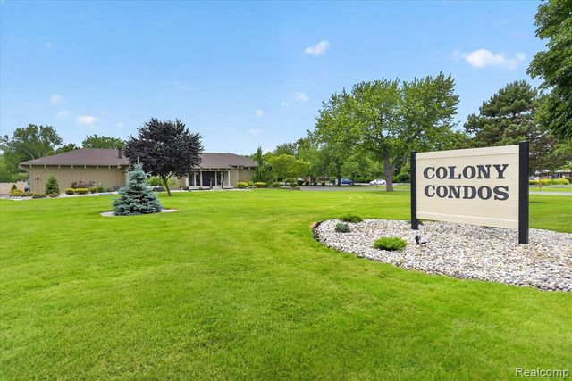 8127 Colony Drive 21, Grosse Ile, MI 48138