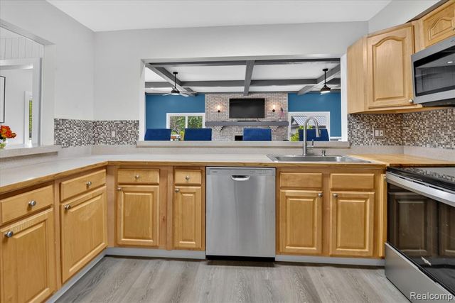 8127 Colony Drive 21, Grosse Ile, MI 48138