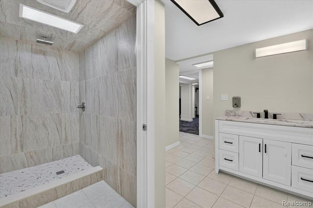 8127 Colony Drive 21, Grosse Ile, MI 48138