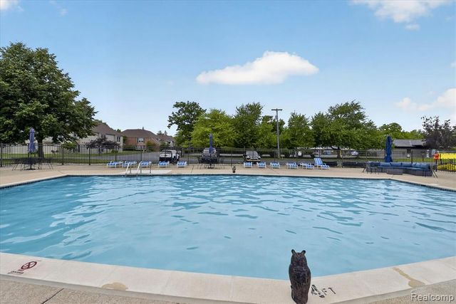 8127 Colony Drive 21, Grosse Ile, MI 48138
