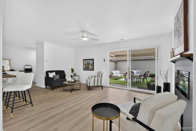 8127 Colony Drive 21, Grosse Ile, MI 48138