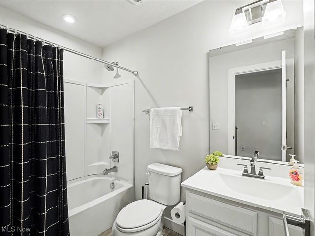 36312 Thornbury Street, North Ridgeville, OH 44039