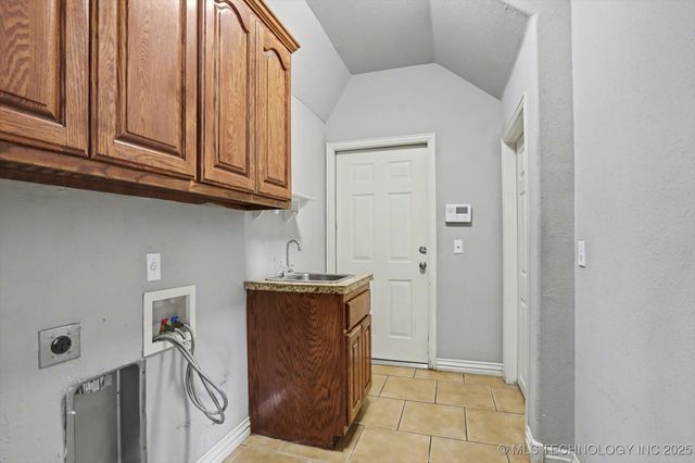 2619 S 14th Place, Broken Arrow, OK 74012