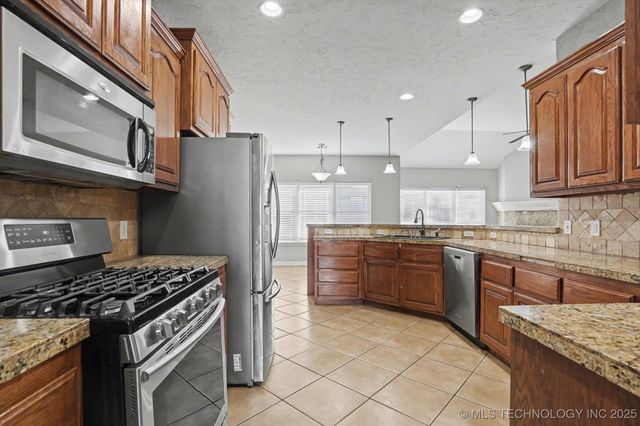 2619 S 14th Place, Broken Arrow, OK 74012